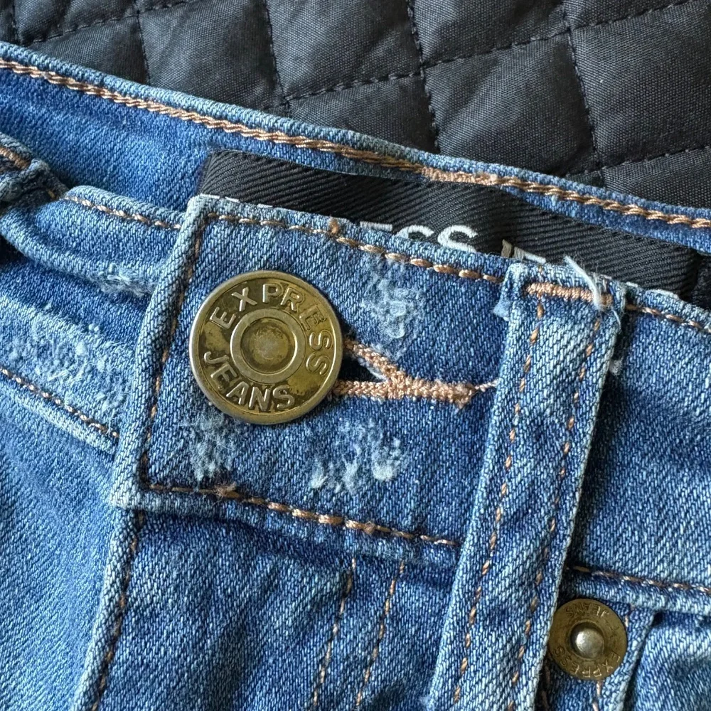 Express High Waisted Medium Wash Raw Hem Denim Shorts, Size 00
